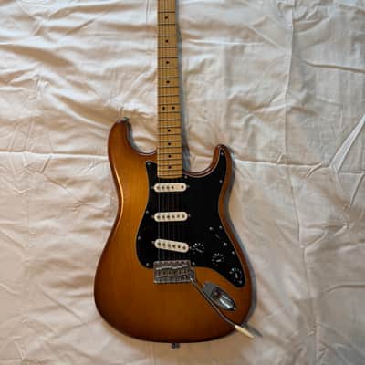 Fender FSR American Special Hand-Stained Stratocaster with Maple Fretboard 2012 - 2013 - Satin Honey Burst image 2