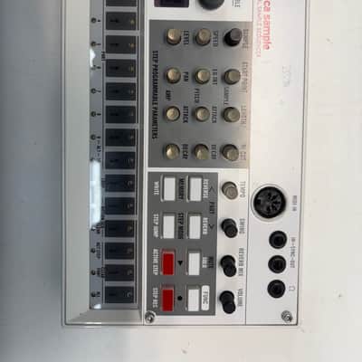 Korg Volca Sample Digital Sample Sequencer 2010s - White
