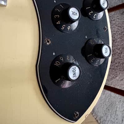 Fender Deluxe Vintera Road Worn Nitro finish  2020 - Nitro image 15