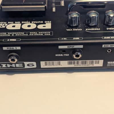 Line 6 POD xt Live Multi-Effect and Amp Modeler 2004 - 2007 - Black image 2