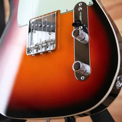 Fender Limited Edition Vintera III Early '60s Custom Telecaster - 3-Color Sunburst image 8