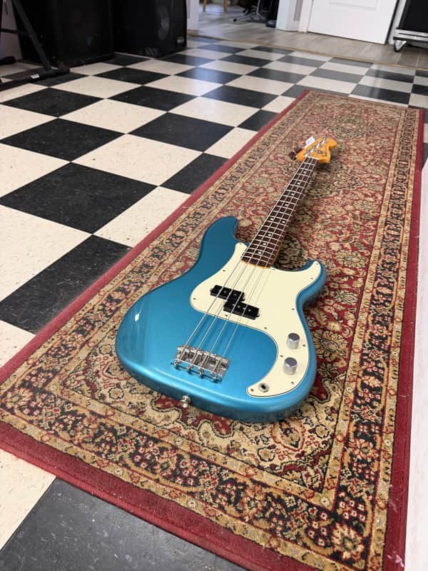 Fender MIM Standard Precision Bass with Rosewood Fretboard 2010 - Lake Placid Blue