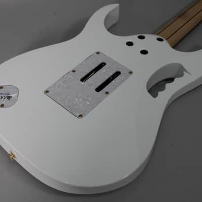 Ibanez JEM7VP Steve Vai Signature with Rosewood Fretboard 2004 - 2019 White image 14