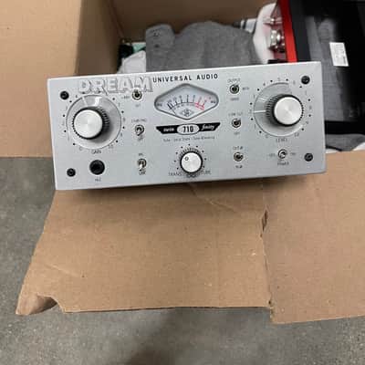 Universal Audio 710 Twin-Finity Tone Blending Mic Preamp image 3