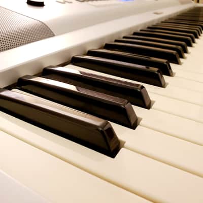 MUST SEE!!! YAMAHA DGX 220 SEMI-WEIGHTED 76-KEY DIGITAL PIANO IN AMAZING CONDITION! image 11