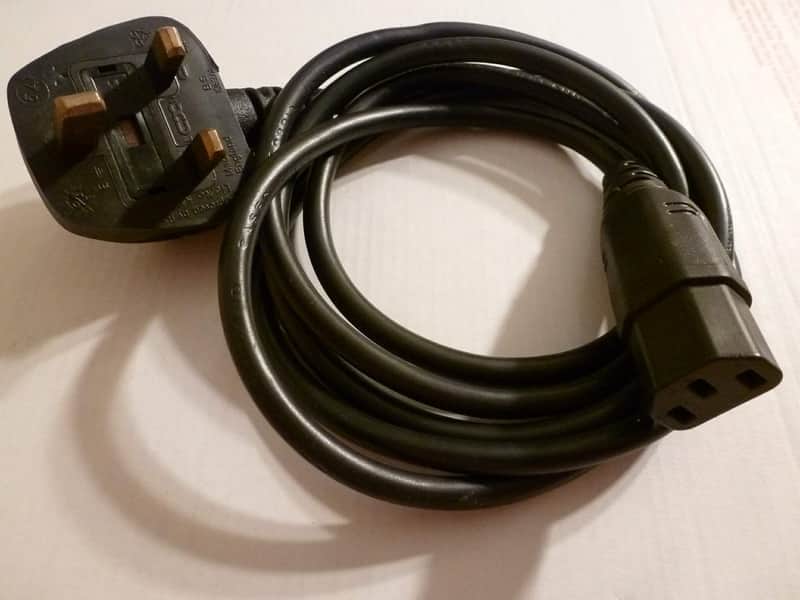 HEAVY Duty UK/United Kingdom IEC C13 Power Mains Cable Synthesizers / Keyboards / Rack Units / Etc. image 1