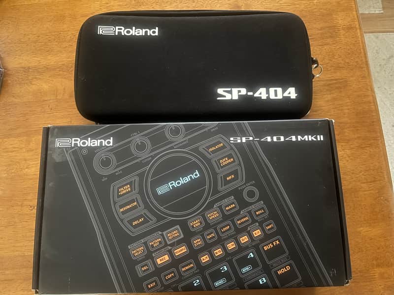 Roland SP-404MkII (updated, case, accessories)