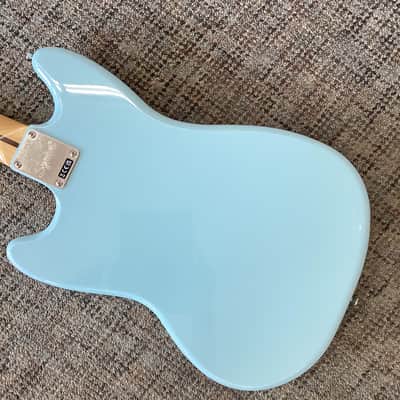 Squier Classic Vibe '60s Mustang 2025 in Sonic Blue image 4