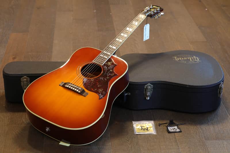 2002 Gibson Hummingbird Standard Acoustic Guitar Lightburst + OHSC