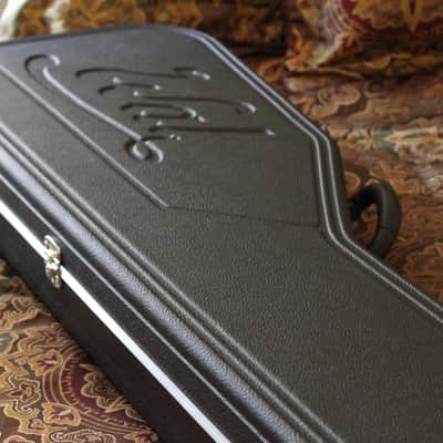 2011 Wal Mk 2 Fretless MINT w/ case image 24