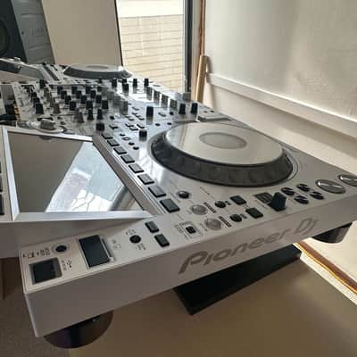 Pioneer Pioneer CDJ-3000-W(2x) + Pioneer DJM-900NXS2-W(1x) + Odyssey FZ Cases Bundle image 2