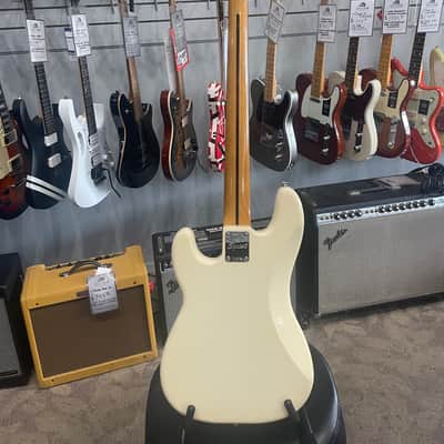 USED - SQUIER Classic Vibe '60s Precision Bass 2019 - Present - Olympic White image 7