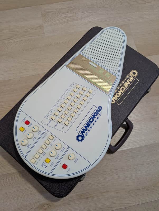 Suzuki OM-27 Omnichord 1981 - Ivory image 1