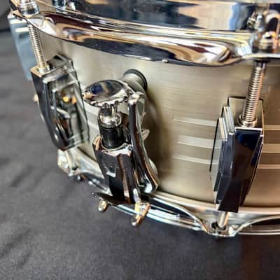 Ludwig 5.5" x 14"Heirloom Stainless Steel Snare Drum LSTL5514 image 2