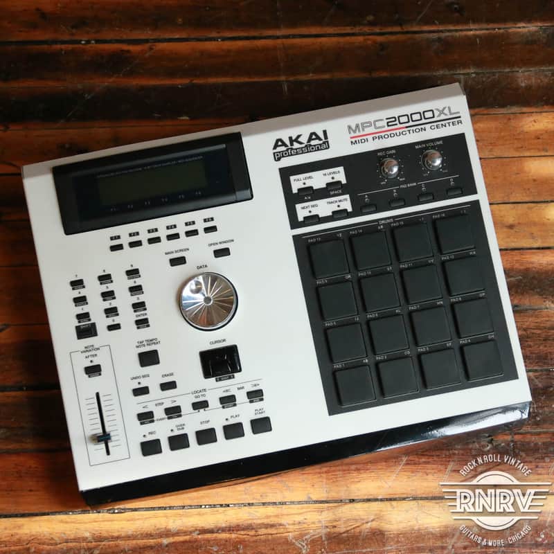Akai MPC2000XL MIDI Production Center 2000 - 2005 - White - Serviced image 1