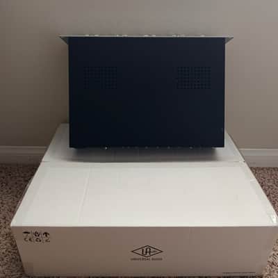 Universal Audio 4-710d 4-Channel Microphone Preamp 2010 - Present - SIlver 4710 image 12