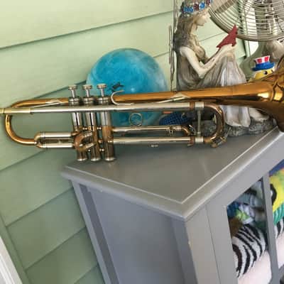 SUMMER DEAL RARE LARGE BORE HOLTON MODEL 51 TRUMPET ORIGINAL FINISH COMPRESSION FINE LARGEST BORE HOLTON MADE ELKGART MADE WITH GOOD CASE image 8