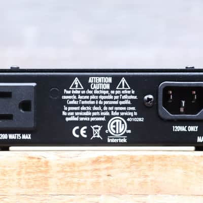 Voodoo Lab Pedal Power 2 Plus 8-Output Isolated Universal Power Supply w/Cables image 5