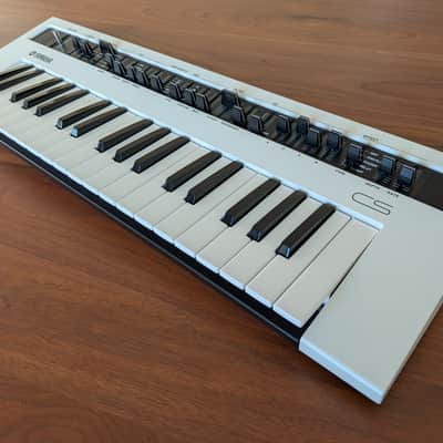 Yamaha Reface CS Mini Mobile Keyboard image 2
