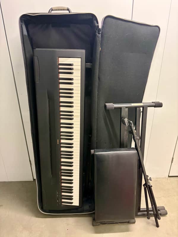 Yamaha P 60 mid 2001-2010 - Black image 1
