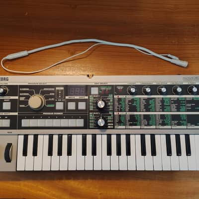 Korg MicroKORG 37-Key Synthesizer/Vocoder 2002 - 2019 - Silver
