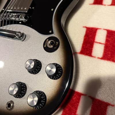 Gibson SG 2024 - Silverburst image 8