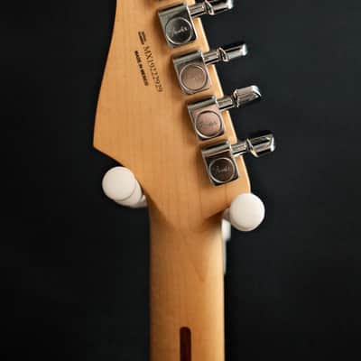 Fender Player Stratocaster with Maple Fretboard 2018 - 2024 - 3-Color Sunburst image 9