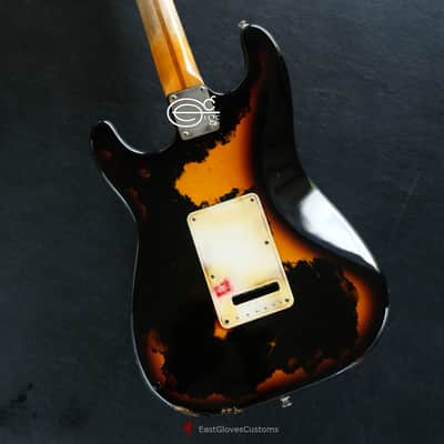 Fender Stratocaster S/S/H Black on Sunburst Aged Relic image 4