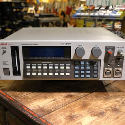 Akai S1100 MIDI Stereo Digital Sampler 1990 - White