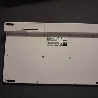 IK Multimedia UNO Drum Analog/PCM Drum Machine 2019 - Present - White / Black image 3