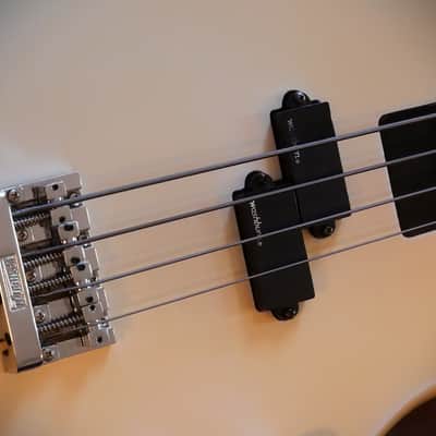 Washburn B2 four string bass, 1990 - Gloss pearl white image 7