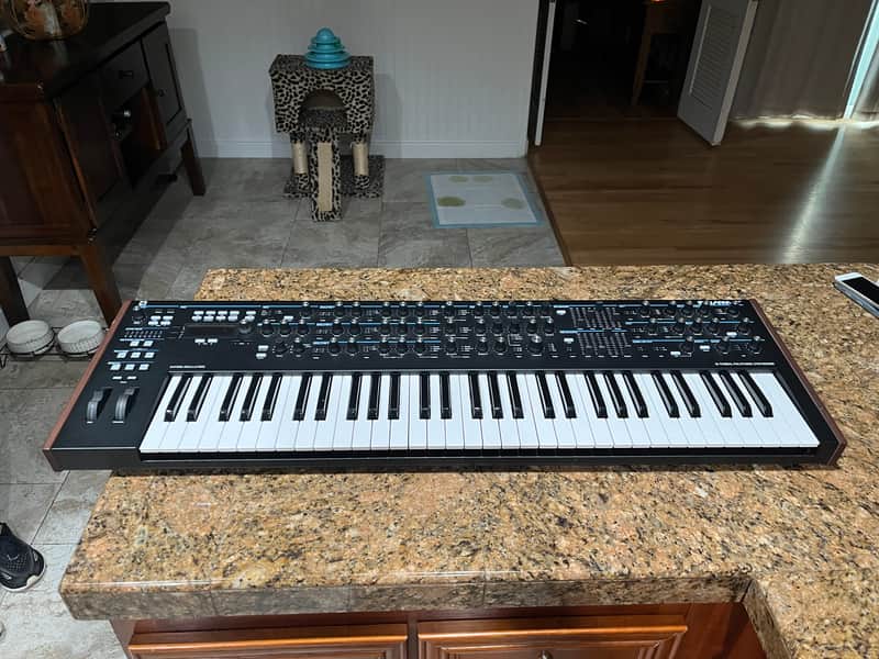Novation Summit 61-Key 16-Voice Synthesizer