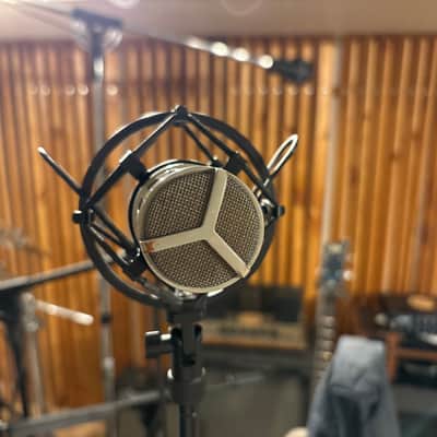 Vintage Lomo 82-5 dynamic microphone in fantastic shape image 3