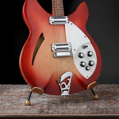 Rickenbacker 330 - 6 String model- Two Toaster pickups - 'R' tailpiece 1967 - Fireglo - One Owner Guitar - VERY CLEAN Bild 23