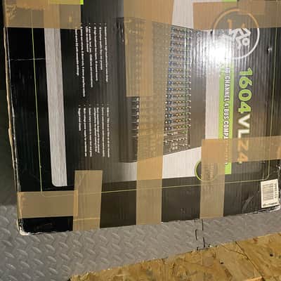 Mackie 1604VLZ4 16-Channel Mic / Line Mixer 2014 - Present - Black image 3