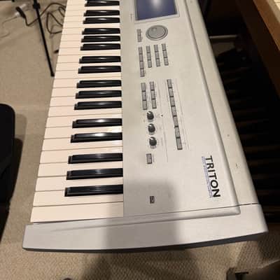 Korg Triton 61-Key 62-Voice Polyphonic Workstation Early 2000s  - Silver