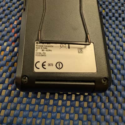 Shure PG4 K7 Wireless Receiver with Lavalier Microphone and Power Supply image 4