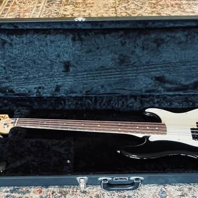 Fender Classic Series Wood Precision / Jazz Bass Case 2010s - Black image 6