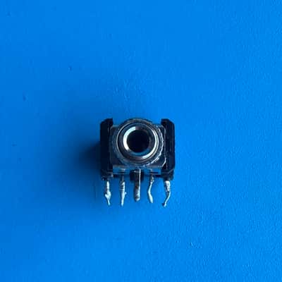 Fender Rumble 15 (PR2490) Bass Guitar Amplifier Part: 1/8" TRS Aux Input Socket image 3
