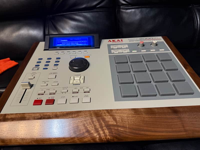 Akai MPC2000XL MIDI Production Center 2000 - 2005 - Grey image 1