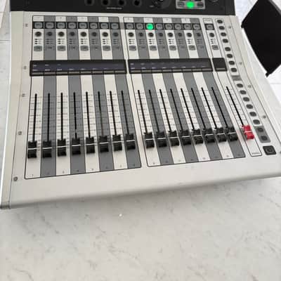 Yamaha TF1 40 Input Digital Mixing Console 2015 - Present - Grey / Black image 1