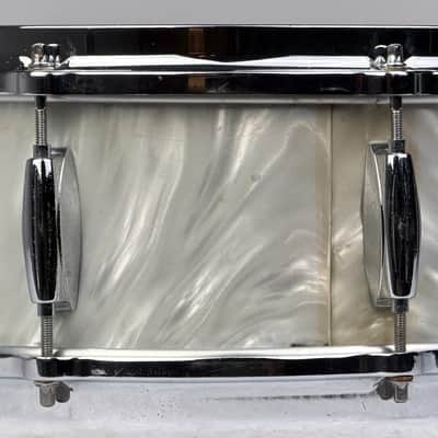 Gretsch 18/12/12/14/5.5x14" 60's Round Badge Bop Drum Set - White Satin Flame image 25