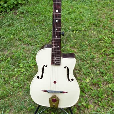 Maccaferri G-40 plastic guitars white image 1