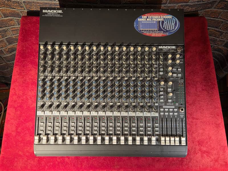 Mackie 1604-VLZ Pro 16-Channel Mic / Line Mixer | Reverb