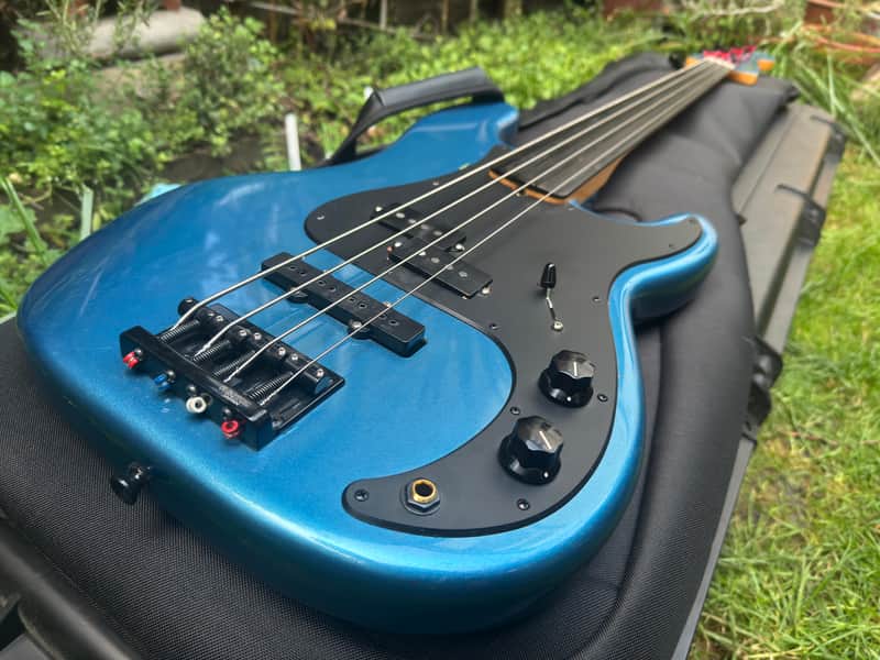 Fender Artist Series Tony Franklin Fretless Precision Bass