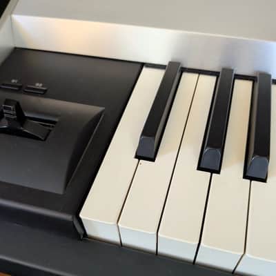 Roland Fantom G8 88-Key Flagship Synthesizer Workstation (PHA II Ivory Feel) – Collection Only image 9