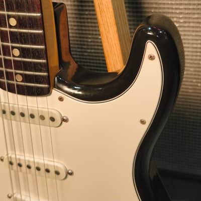 Fender Stratocaster with 3-Bolt Neck, Maple Fretboard 1975 Sunburst image 7