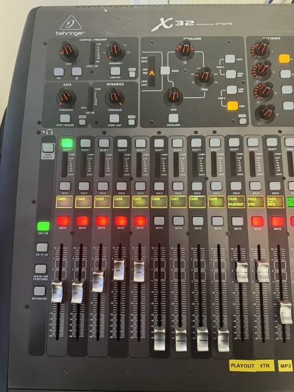 Behringer X32 40-Input 25-Bus Digital Mixing Console 2012 - Present - Black