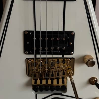 Jackson Pro Series RR3 Rhoads 2016 - Present - Ivory with Black Pinstripes image 7