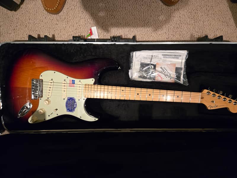 Fender American Deluxe Stratocaster with Maple Fretboard 2011 - 2015 - 3-Color Sunburst image 1